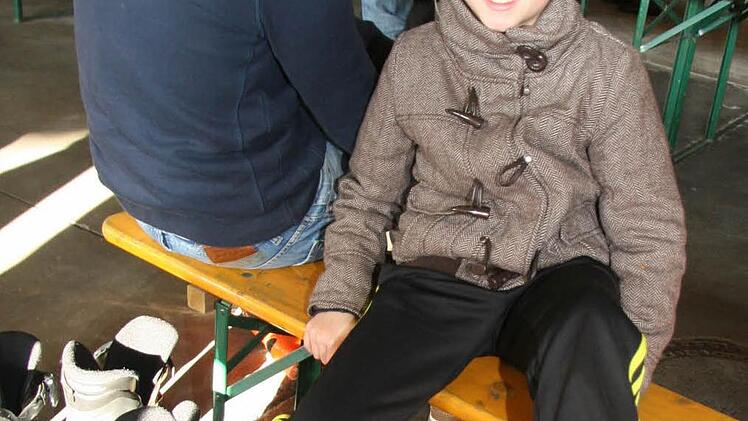 ... und die Neunjährige entscheidet sich für ein silber-graues Modell.