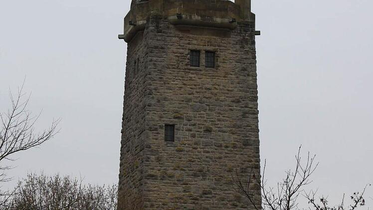 Weil er auf dem Scheinberg steht, wird der Wittelsbacher Turm im Volksmund auch Scheinturm genannt. Von dem 33 Meter hohen Bauwerk haben Besucher einen herrlichen Ausblick. Fotos: Ralf Ruppert