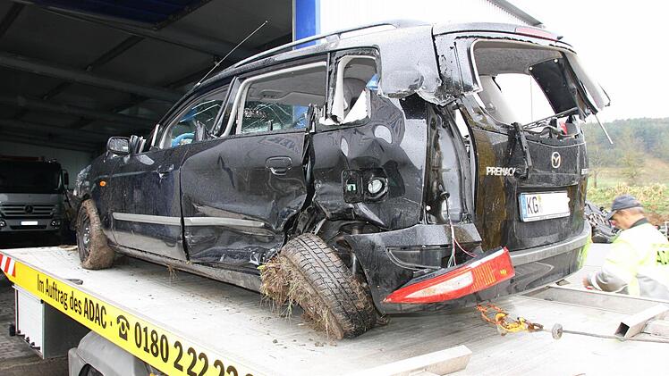 Die Fahrzeuge wurde con Marcus Gerner und seinem Team abgeschleppt. Foto: Ralf Ruppert