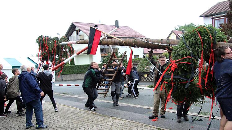 Heßdorfer Kirchweih  Foto: Richard Sänger