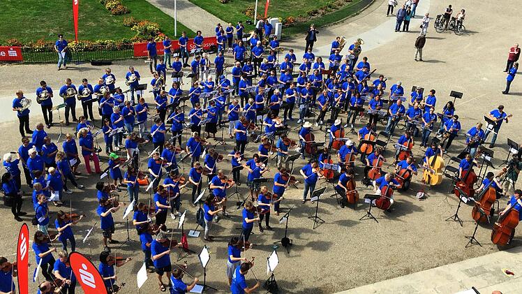 Impressionen vom ersten Symphonic Mob Bayerns auf dem Coburger SchlossplatzFoto: Jochen Berger