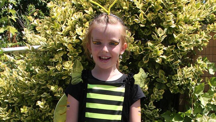 Eine kesse Biene: die  siebenjährige Emina Schrattke aus Lanzenreuth.Stephan Stöckel