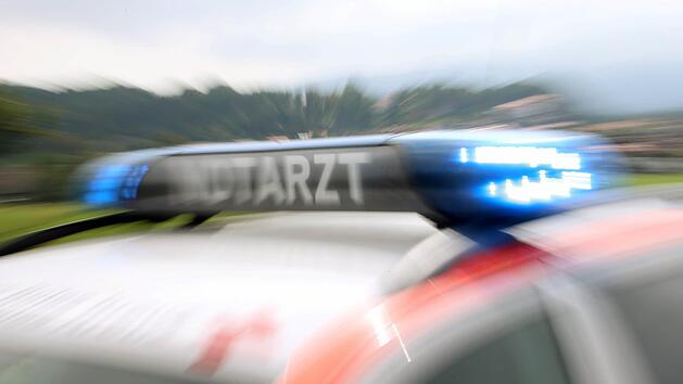 Radunfall in Ipsheim: Mann (55) schlägt mit Kopf auf Asphalt - schwer verletzt