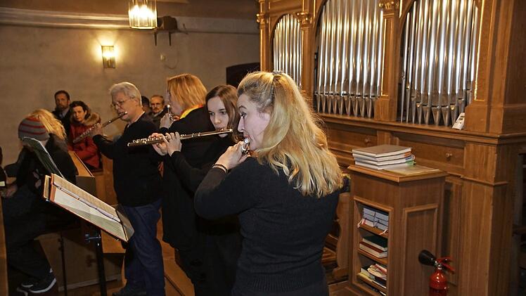 Silbrige Klänge brachte das Querflöten-Quartett in die Pfarrkirche.