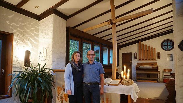Die Kapelle ist einer der liebsten Orte von Anke und Stefan Schroth auf  dem Gelände des Tagungs-und Erholungszentrums. Foto: Marion Eckert