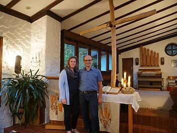 Die Kapelle ist einer der liebsten Orte von Anke und Stefan Schroth auf  dem Gelände des Tagungs-und Erholungszentrums. Foto: Marion Eckert