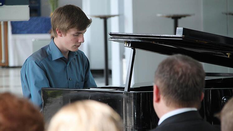 Preisträger Hannes Ritschel zeigte, was er am Klavier kann.