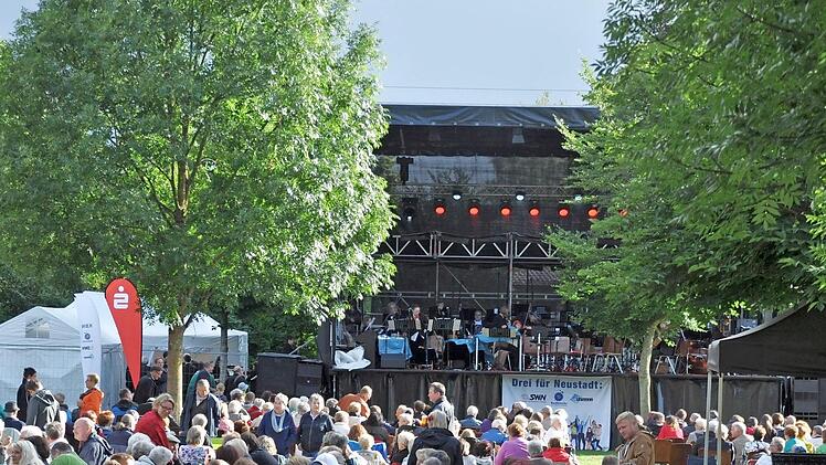 Mit "Classic & Picknick" wird im Neustadter Freibad höchst erfreulich der Juli eingeläutet. Foto: Archiv, Stadt Neustadt