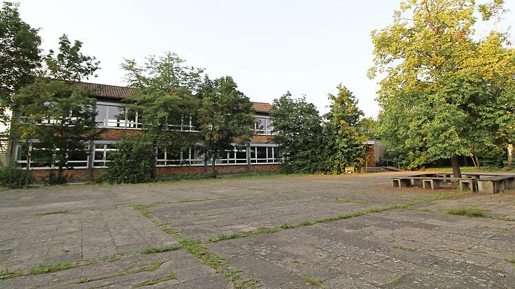 Die alte Schule Ebing liegt noch im Dornröschenschlaf.