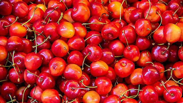 Kirschstiele nicht mehr wegwerfen: du kannst sie bald gut gebrauchen