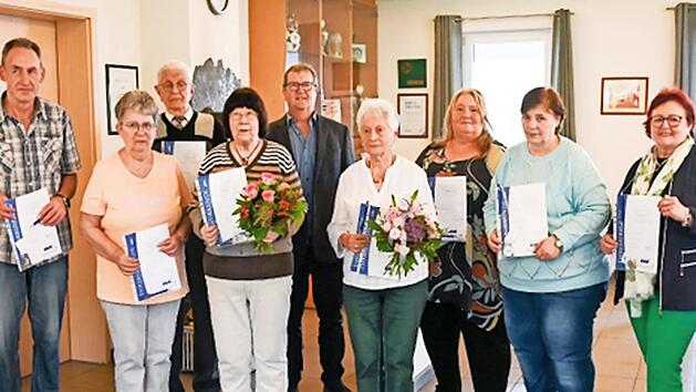 Die Ehrung: R. Saffer, L. Kramer, K. Friedel, H. Kowalzik, M. H&auml;fner, S. Erlwein, C. Amtmann, M. Wohlfart und E. Zecho.