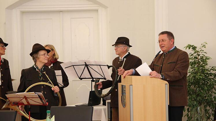 OB Henry Schramm hie&szlig; die J&auml;ger in Kulmbach willkommen.  Foto: Adriane Lochner