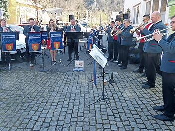 Die Waischenfelder Blasmusik spielte zum Standkonzert auf.