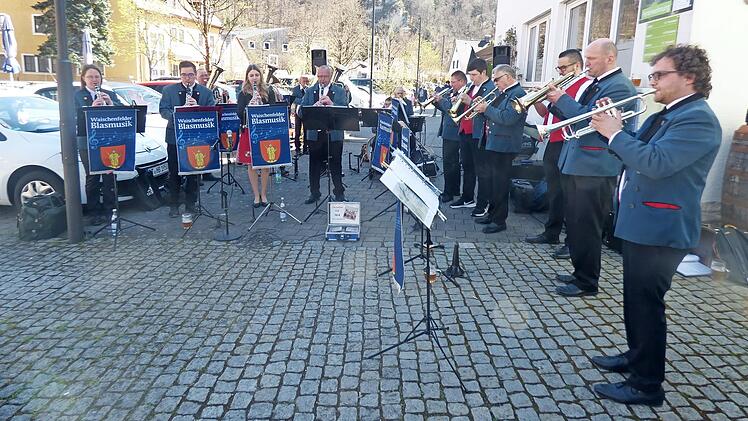 Die Waischenfelder Blasmusik spielte zum Standkonzert auf.