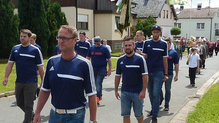 Zahlreich vertreten war der 1. FC Burggrub. Foto: Gerd Fleischmann