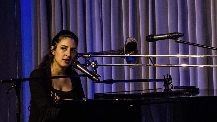 Bei ihrem Coburg-Debüt beeindruckte Noam Vazana das Publikum mit ihrer Vielseitigkeit und Ausdruckskraft. Foto: Jochen Berger