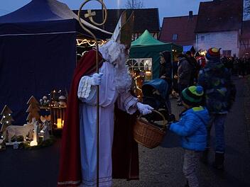 Auch der Nikolaus machte Halt in Großwenkheim. Fotos: Anton Then