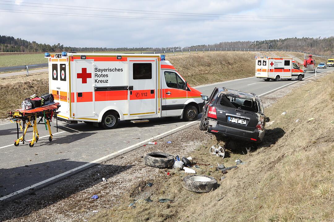 Fünf Verletzte, Kind in Lebensgefahr - Unfall im Kreis Ansbach