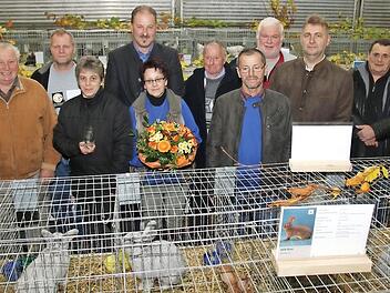 Die erfolgreichen Züchter des Kleintierzuchtvereins Untersiemau wurden bei der Eröffnung der Lokalschau besonders geehrt. Foto: Michael Stelzner