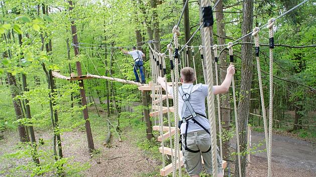 Der Hochseilgarten bei Veilbronn bietet Nervenkitzel, w&auml;hrend der Betreiber finanziell eher Ruhe und Stabilit&auml;t sch&auml;tzt.  Foto: Christian Donner