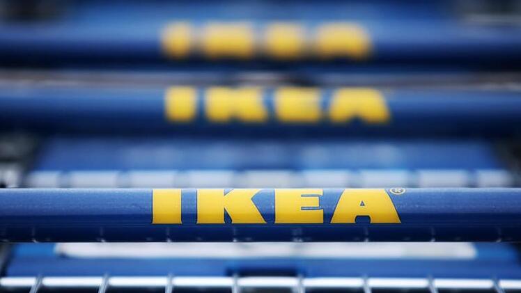 Ikea-Logo an einem Einkaufswagen