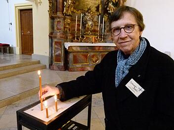 Schwester Beate Neuberth drängt keinem Kirchenbesucher ein Gespräch auf, sondern steht für Fragen jeder Art zur Verfügung.