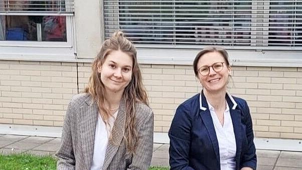 Franziska Kaufmann (links) und Bianca Schmitt vom Bildungsb&uuml;ro des Landkreises freuen sich &uuml;ber den erfolgreichen Abschluss der Aktionswochen.