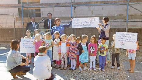 Die Kleinen überraschten mit einem Ständchen. Foto: p
