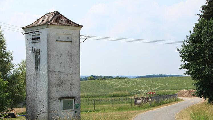 Diese Trafostation an der neuen Leitungstrasse wird nicht mehr gebraucht und kann abgerissen werden.  Foto: Andreas Dorsch