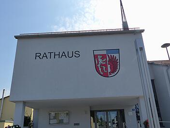 Im Rathaus in Oerlenbach kann man gelassen bleiben: Die pro Kopf-Verschuldung  bleibt auf einem geringen Niveau und liegt bei 123 Euro, im bayernweiten Vergleich ein besonders guter Wert.