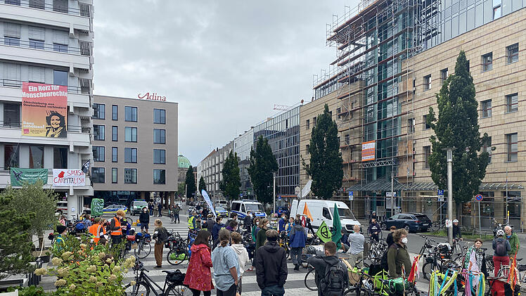 "Ohne Kerosin nach Berlin": Klima-Aktivisten von "Students for Future" radeln von N&uuml;rnberg &uuml;ber Erlangen und Bamberg in die Bundeshauptstadt