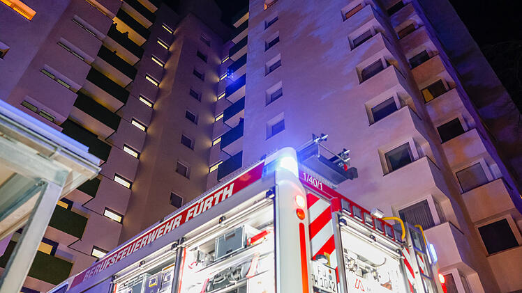 Schwelbrand in Fürther Hochhaus-Wohnung