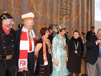 MdL Kaus Adelt (rechts) mit seinen Landtagskolleginnen und - kollegen weiter nach links Helga Schmitt-Bussinger, Inge Aures, Diana Stachowitz und Reinhold Strobl sowie Kommandant Robert Neugirg von der "Altneihauser Feierwehrkapell'n. Fotos: Werner Rei&szlig;aus