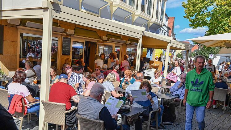 Auch in den Cafes war der Andrang groß.