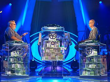 G&uuml;nther Jauch (rechts) quetschte Kandidat Kraul bei der "3-Millionen-Euro-Woche" nicht nur zum Quiz-Wissen, sondern auch zur Wahl in Sachsen-Anhalt aus.