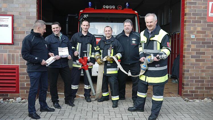 Sind für den 16. Bezirks-Leistungsmarsch gut gerüstet (von links): Manfred Lorenz, Oliver Göckel, Andreas Hümmer, Jens Zetzmann, Bernd Schultheiß und Reinhard Hartung. Foto: Berthold Köhler