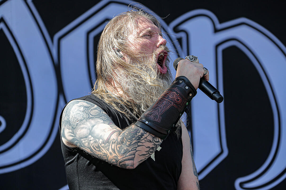 Amon Amarth bei Rock im Park 2019: Ganz viel Metal und Feuer bringt die Fans zum Durchdrehen