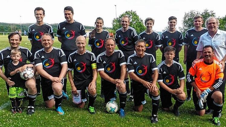 Mannschaftsfoto Bad Bocklet mit Laura und Johannes