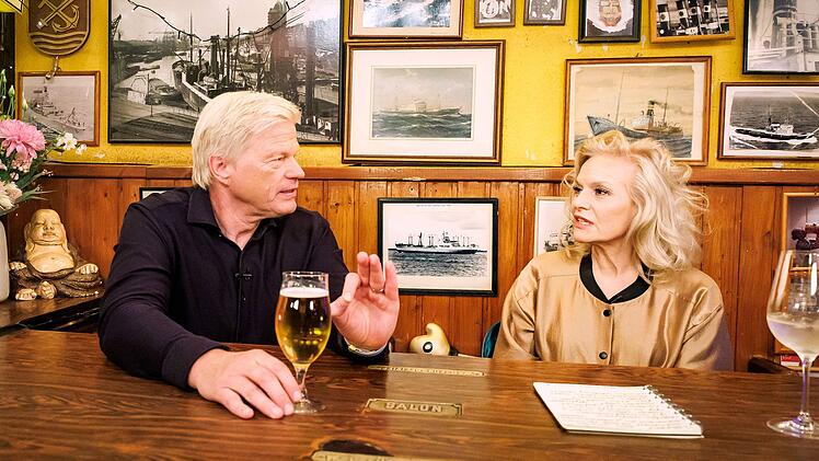 Oliver Kahn hat bei Ina Müller aus dem Nähkästchen geplaudert.