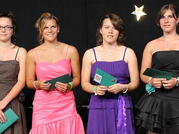 Sie haben ihre Mittlere Reife mit herausragenden Noten abgeschlossen (v.l.): Lena Neuner, Judith Habermann, Michaela Sebald und Bianca Daut