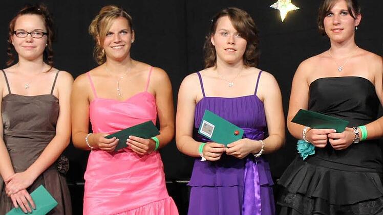 Sie haben ihre Mittlere Reife mit herausragenden Noten abgeschlossen (v.l.): Lena Neuner, Judith Habermann, Michaela Sebald und Bianca Daut