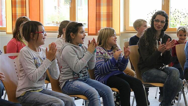 Applaus der Saaletal-Schüler für die tollen Angebote der Sinneswelt im P-Seminar der Gymnasiasten.
