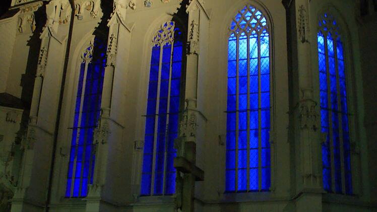 Mit besonderen Farben und leiser Musik lud die Ritterkapelle bei der Nacht der offenen Kirchen zum Innehalten ein.