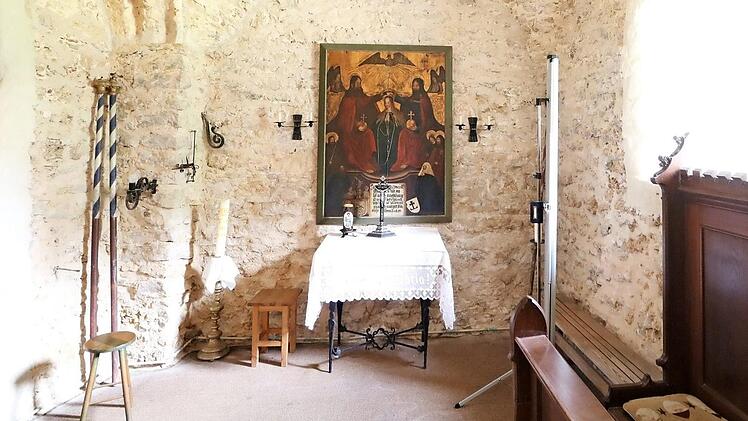 In der Schlosskapelle mit dem Altarbild Mariä Krönung sollen bald auch Trauerfeiern stattfinden.