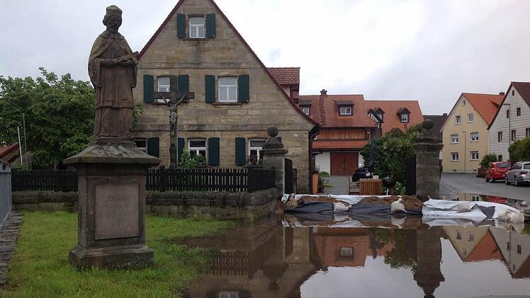 Die Hochwasser-Situation ist in Hausen angespannt.
