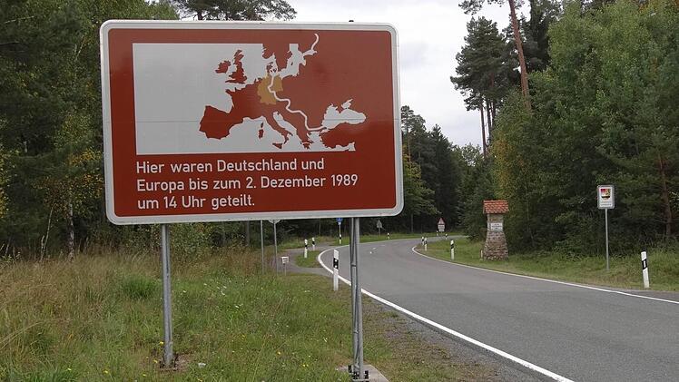 Hier öffnete sich vor 25 Jahren die Grenze bei Hellingen. Der Blick geht in Richtung Westen. Foto: Johanna Eckert