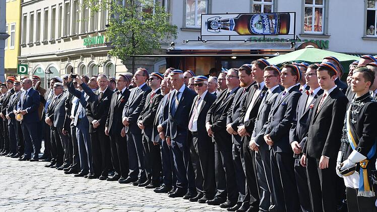 Impressionen vom Einzug am Freitagnachmittag.  Foto: Ronald Rinklef