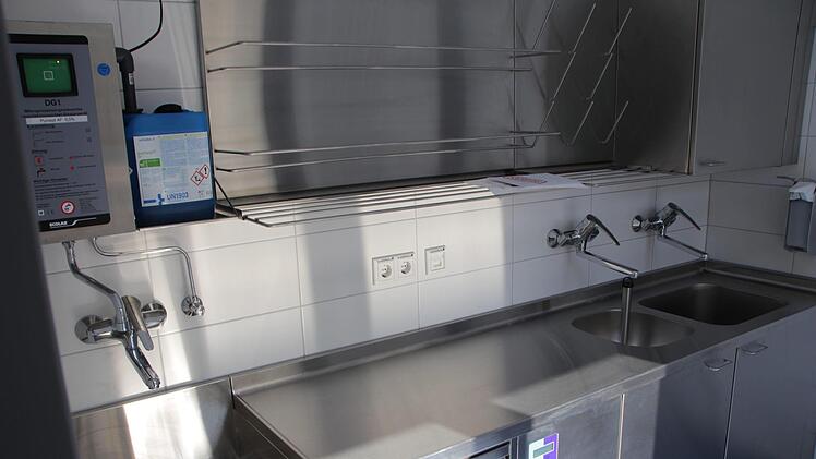 In die Räume der neuen Intensivstation am Kreiskrankenhaus St. Anna in Höchstadt   wurde millionenschwer investiert. Foto: Christian Bauriedel