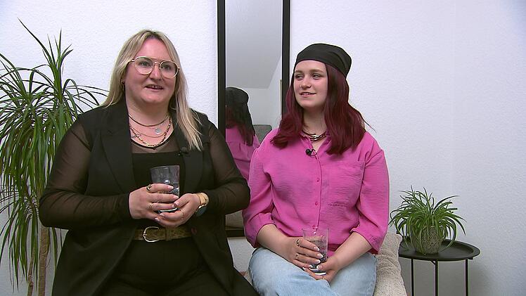 Lorene (links) und Maxine (rechts) freuen sich auf das Dinner bei Allie.