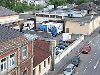 Normaler Betrieb herrschte gestern noch im Schlachthof. Heute wird der Betrieb heruntergefahren - Oberbürgermeister Norbert Kastner (SPD) hat dem Schlachthof eine zweiwöchige Zwangspause verordnet. Foto: Volkmar Franke/www.hochbild-design.de